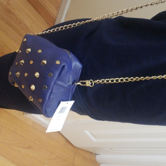 Handbags - Picture 2 of 5